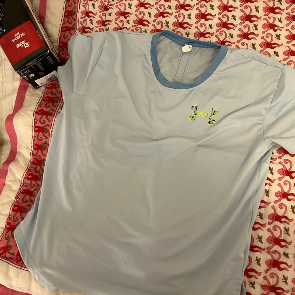 UNDER ARMOR athletic tee NWOT